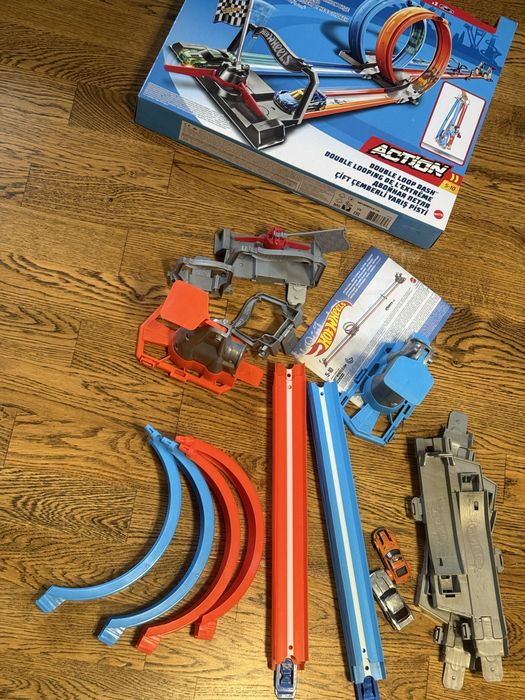Трек Hot wheels подвійна петля.