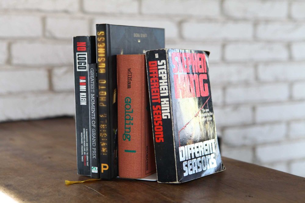 Продам книжкову поличку (букенд)