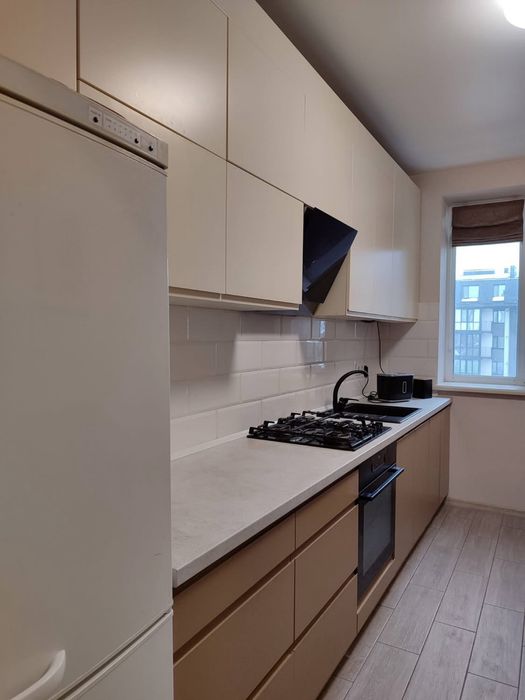 Квартира з меблями і технікою |