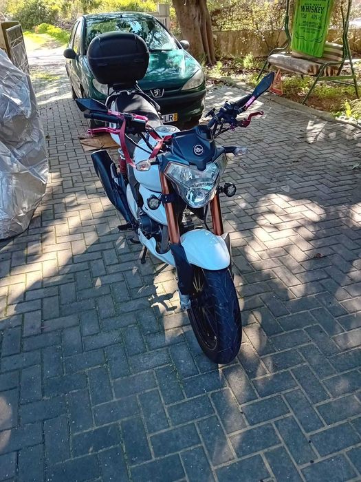 MOTO RKV 125 ANO 2012