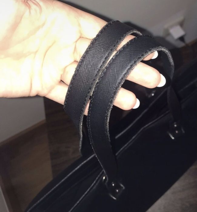 Mala preta estilo tote – espaçosa e funcional