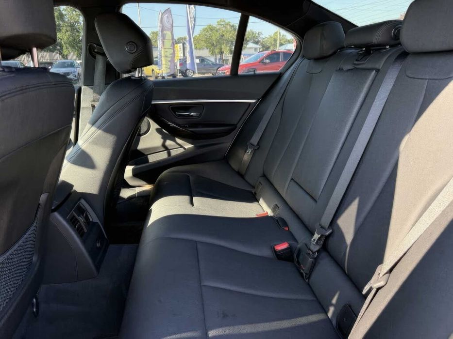 BMW 3 Series 330i      2018