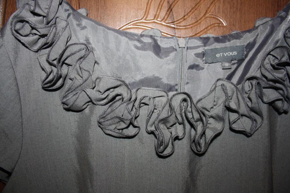 Цена снижена.Фирменное нарядное платье 54-56 размера. Батал