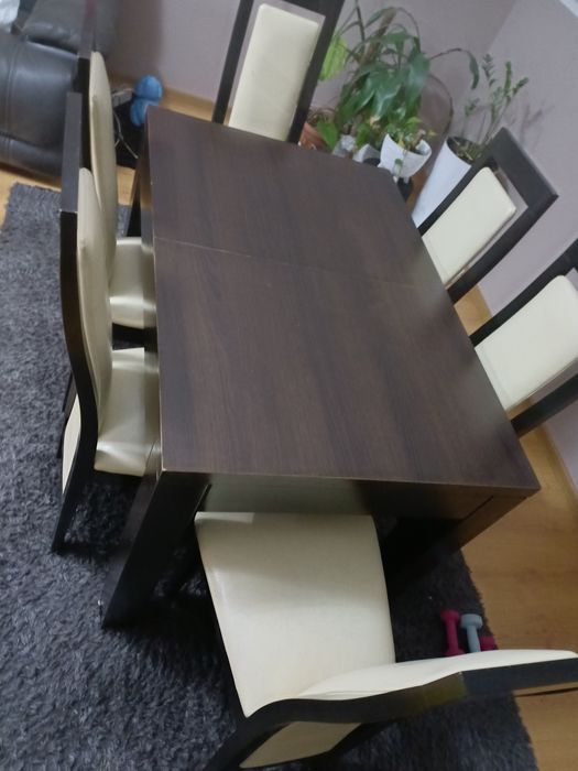 Sprzedam stół  8  krzesłami