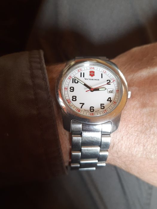 Часы швейцарские Victorinox