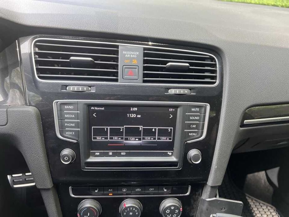 2017 Volkswagen Golf SEL