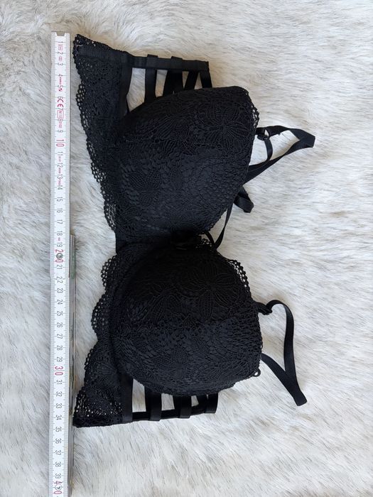 Czarny gorsetowy stanik damski z ozdobnymi paskami 75C