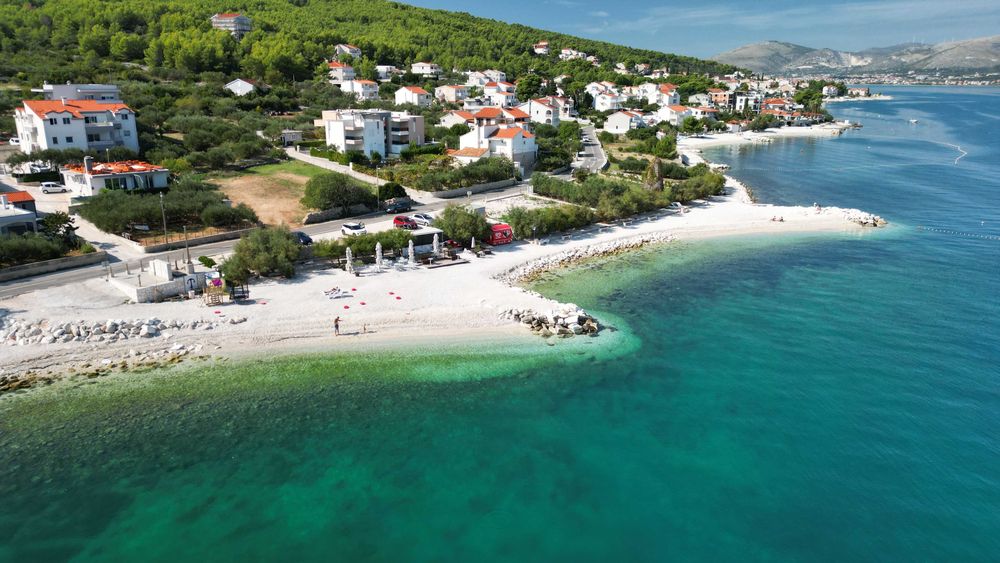 Chorwacja , basen przy plaży, dom Akord
