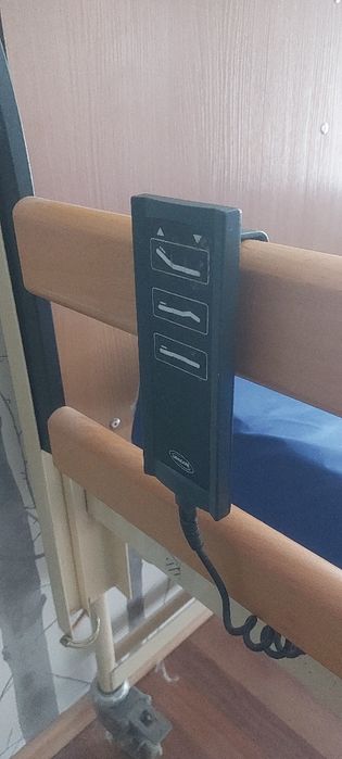 łózko rehabilitacyjne z materacem przeciwodleżynowym
