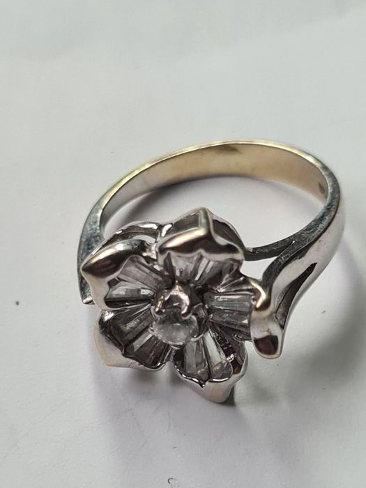 Кольцо золотое 750*