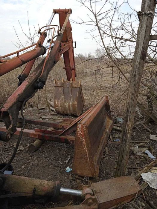 Экскаваторная  установка с отвалом от трактора ЮМЗ