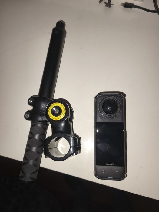 Insta 360 x4 mais selfie stick