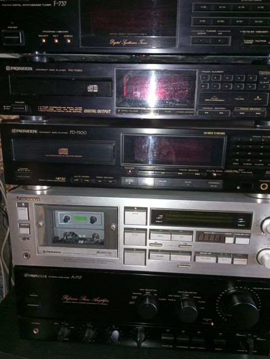 Кассетная дека Pioneer CT - A7 серебристого цвета, обменяю на  Pioneer CT - A7 или CT - A7 X черного цвета.