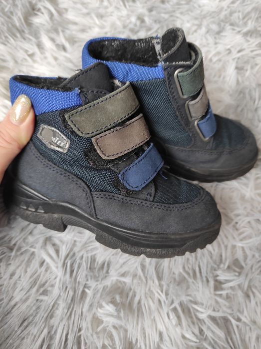 Взуття для хлопчика , різне, якісне.
