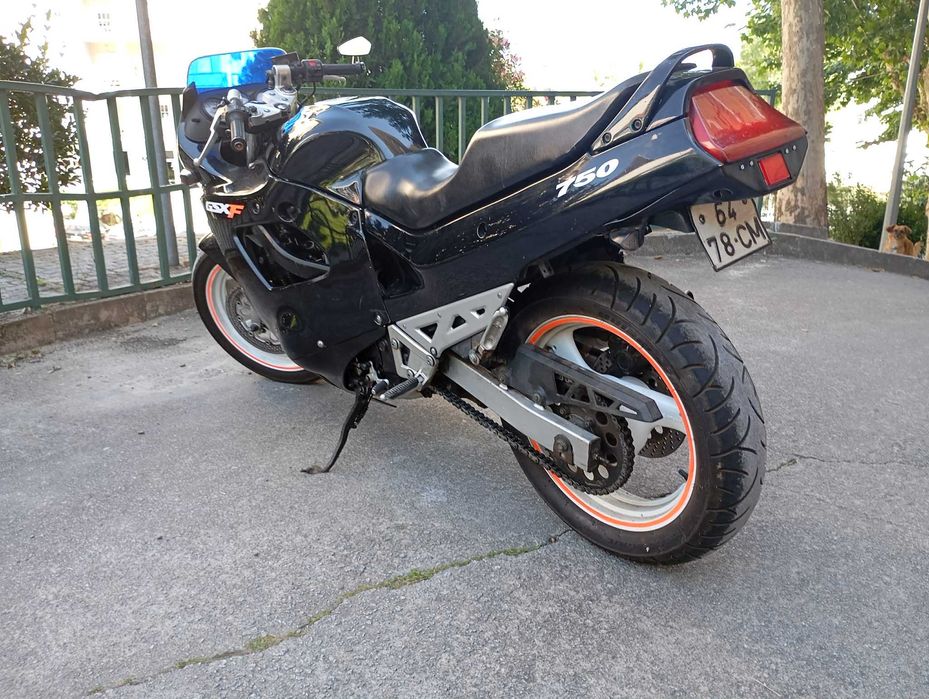 Vendi Moto Suzuki GSX 750f