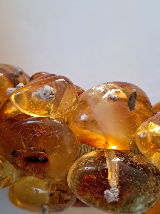 Naszyjnik z naturalnego bursztynu bałtyckiego na lnianym sznurze