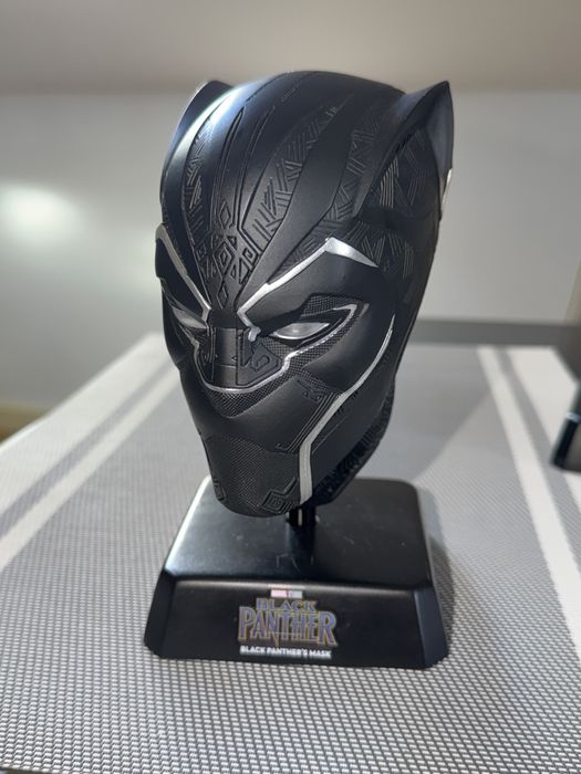 Escultura capacete Homem de Ferro e Pantera negra