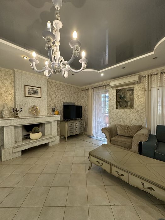 Оренда котеджу в Канадському селищі на 8 сотках