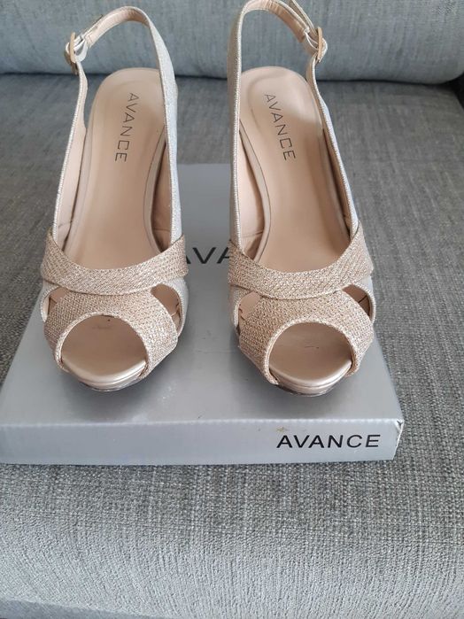 Sandálias de cerimónia dourados tamanho 36 AVANCE