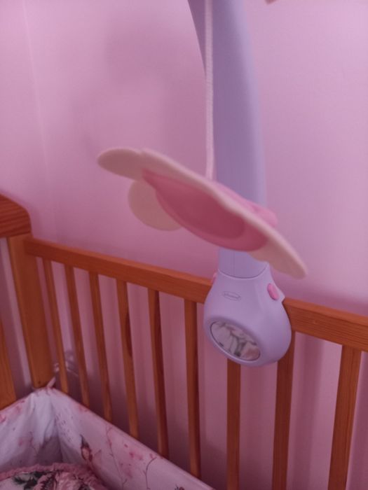 Karuzela do łóżeczka z projektorem