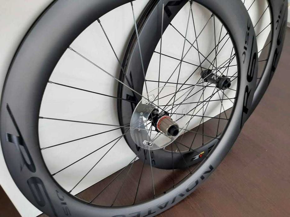 Rodas Carbono Perfil Novatec R6 Disc CL 28" Clincher/Tubeless Centerlock - 12x100 e 142mm