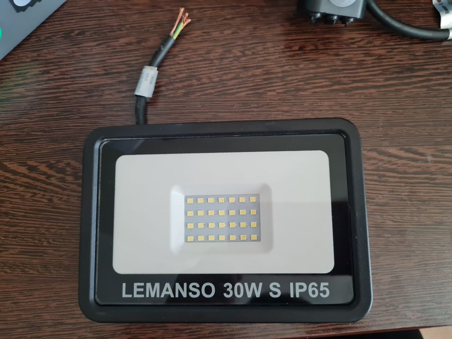 Светодиодный прожектор с датчиком  движения