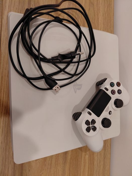 PlayStation 4 Slim 500GB como nova