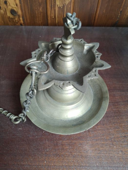 lamparina de igreja em cobre