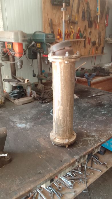 Moinho De Vento Para Tirar Água Poços  têm  uma torre  com 13 metros de altura a roda têm  2.80de diâmetro  têm  bomba e leva solas para bomba preço