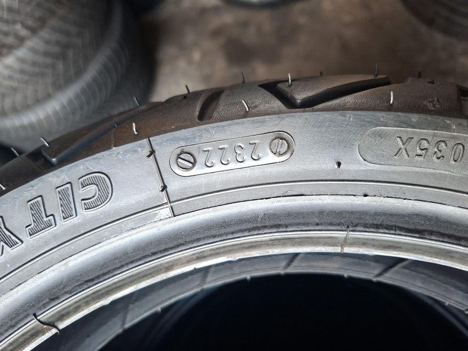Мотошини 130 60 13 Michelin city grip 2, нова
