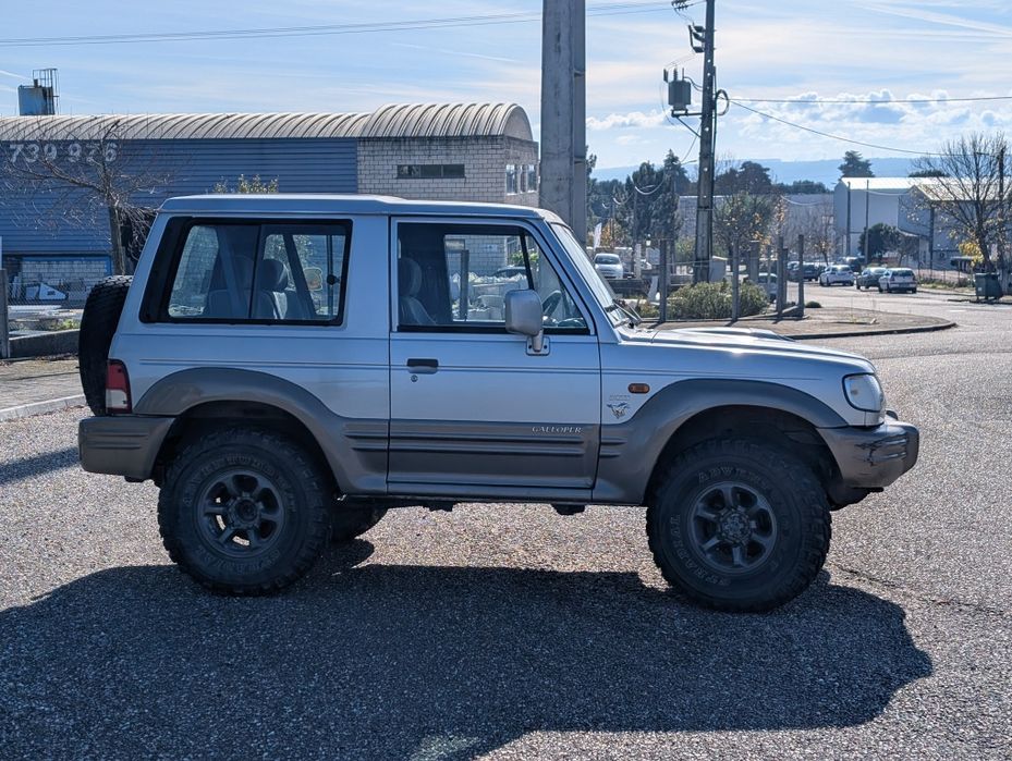 Hyundai Galloper 2.5 c/ Material e Pneus Averbados