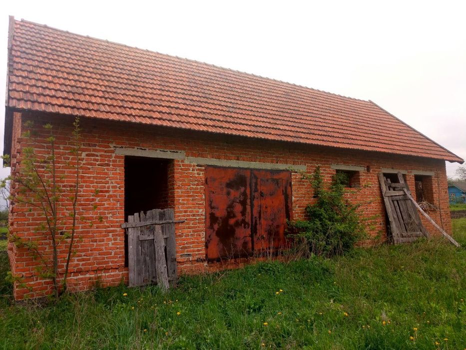 Мальовниче місце з електрикою, газом, водою та ідеальним доїздом