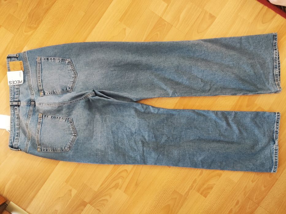 Nowe Jeansy Pieces  W32/L30