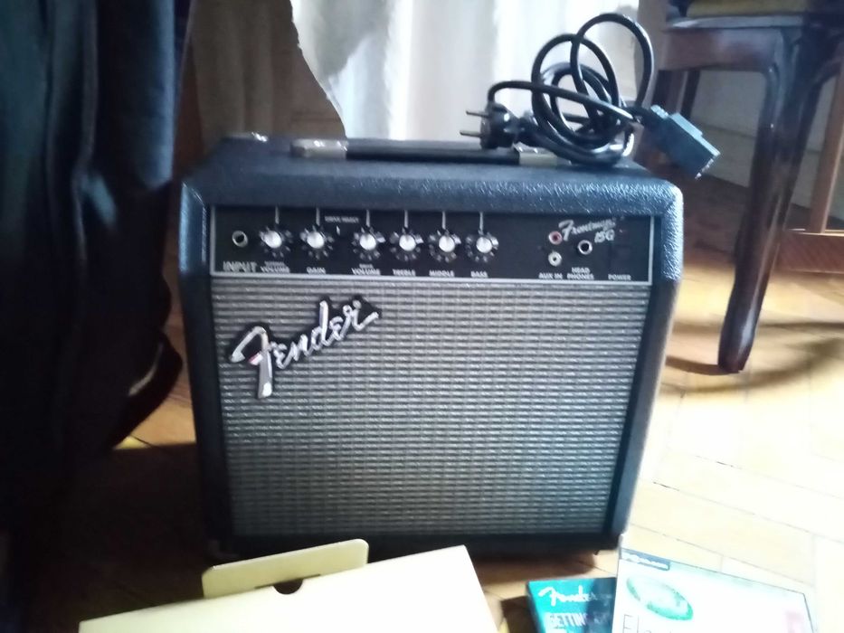 Fender Squier Stratocastar COM ACESSORIOS