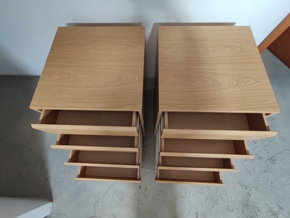 Conjunto de dois moveis com quatro gavetas