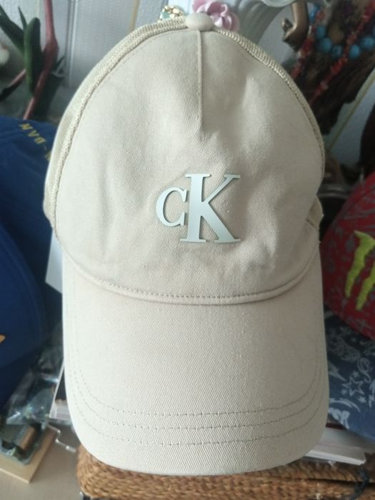 Продам две кепки одним лотом Armani Calvin Klein