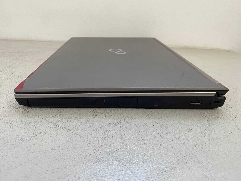 Ноутбук Б-клас Fujitsu Celsius H730 / 15.6" (1920x1080) TN / Core i7-4900MQ / 32 GB DDR3 / 256 GB SSD / Quadro K2100M, 2 GB GDDR5, 128-bit