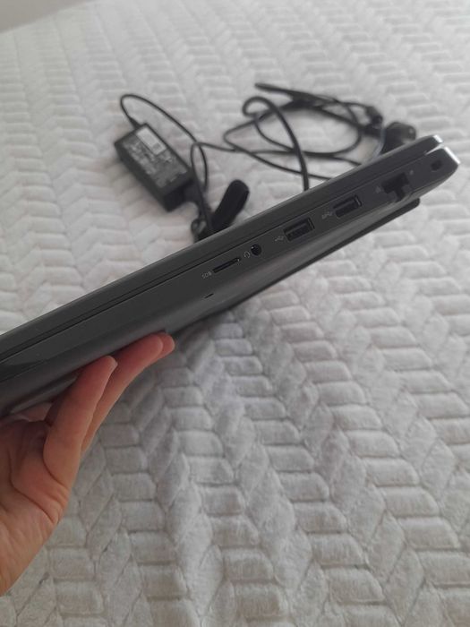 Laptop Dell Latitude 3520.