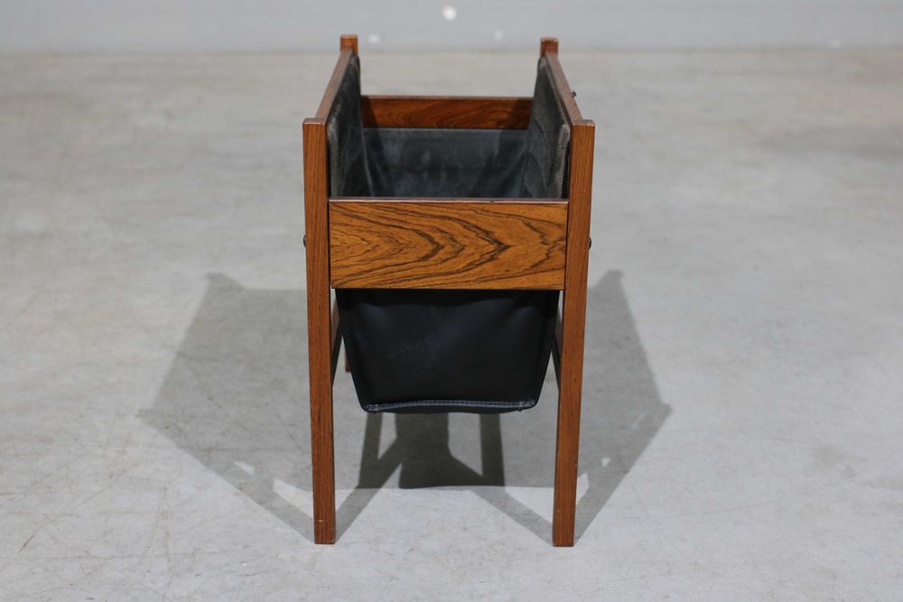 Porta revistas dinamarquês da década de 70 em pau santo e couro