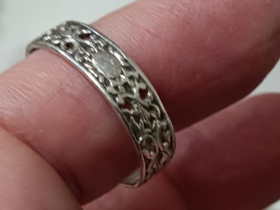 Продам серебряное кольцо 20 размер