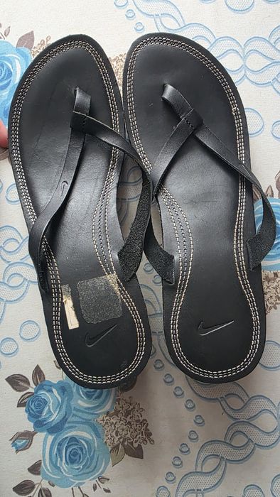 Шльопанці на танкетці NIKE