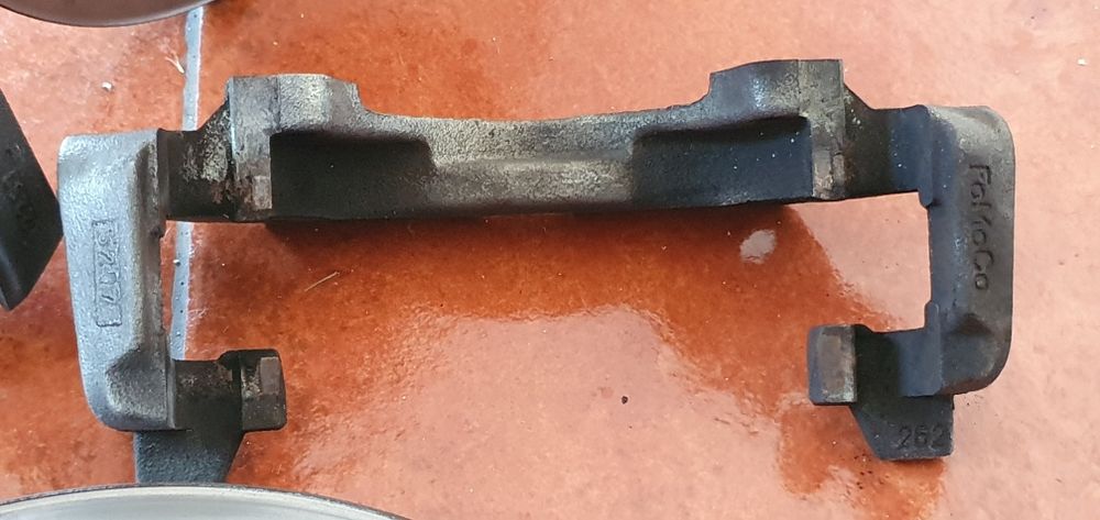 Discos e Suportes travão Ford Fiesta MK8 06.2017 -