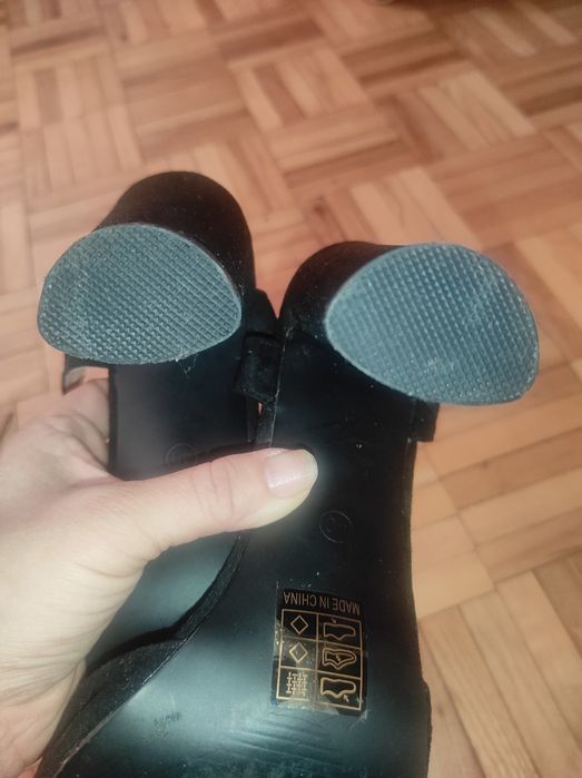 Buty na obcasie słupek na slupku