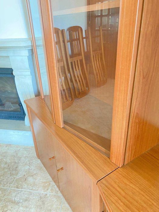 Móvel de Sala de TV com Cristaleira + Mesa de Centro Quadrada em Madeira