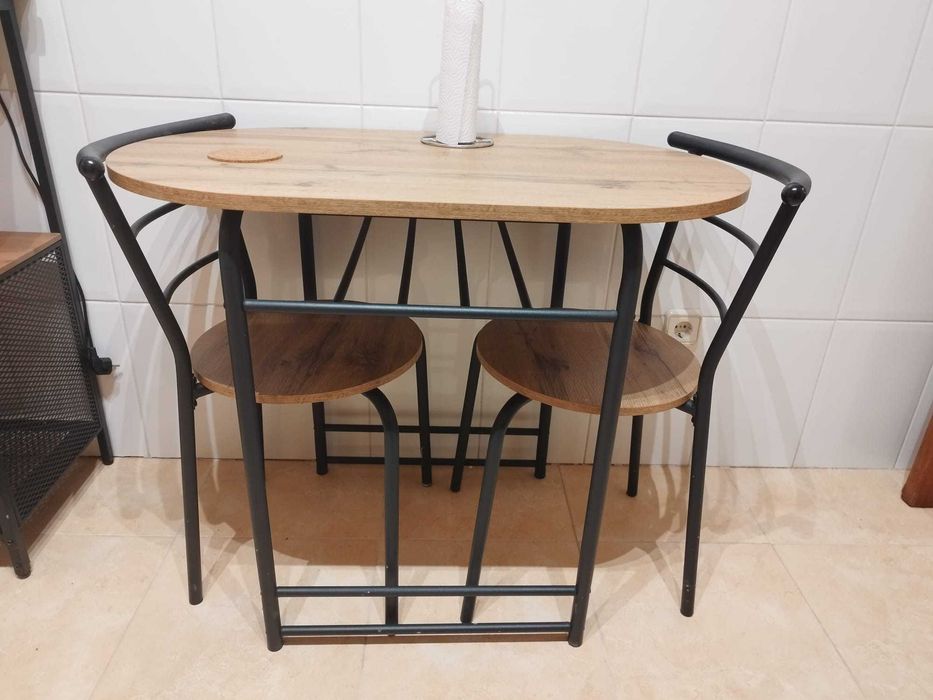 Mesa cozinha com 2 cadeiras