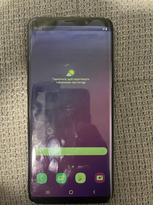 Samsung S9+ робочий , полоси по екрані