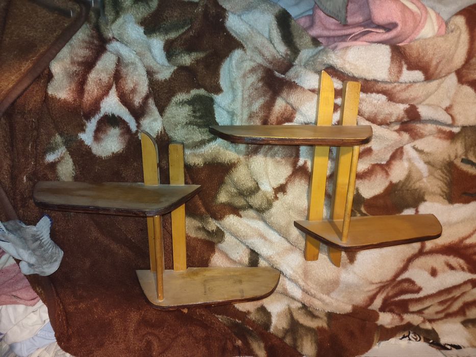 Полки для книг цветов