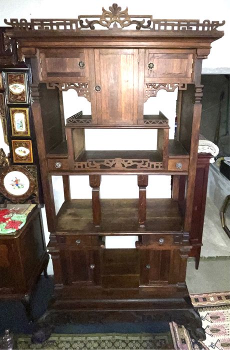 Grandioso aparador, armário, cabine chinesa oriental antiga