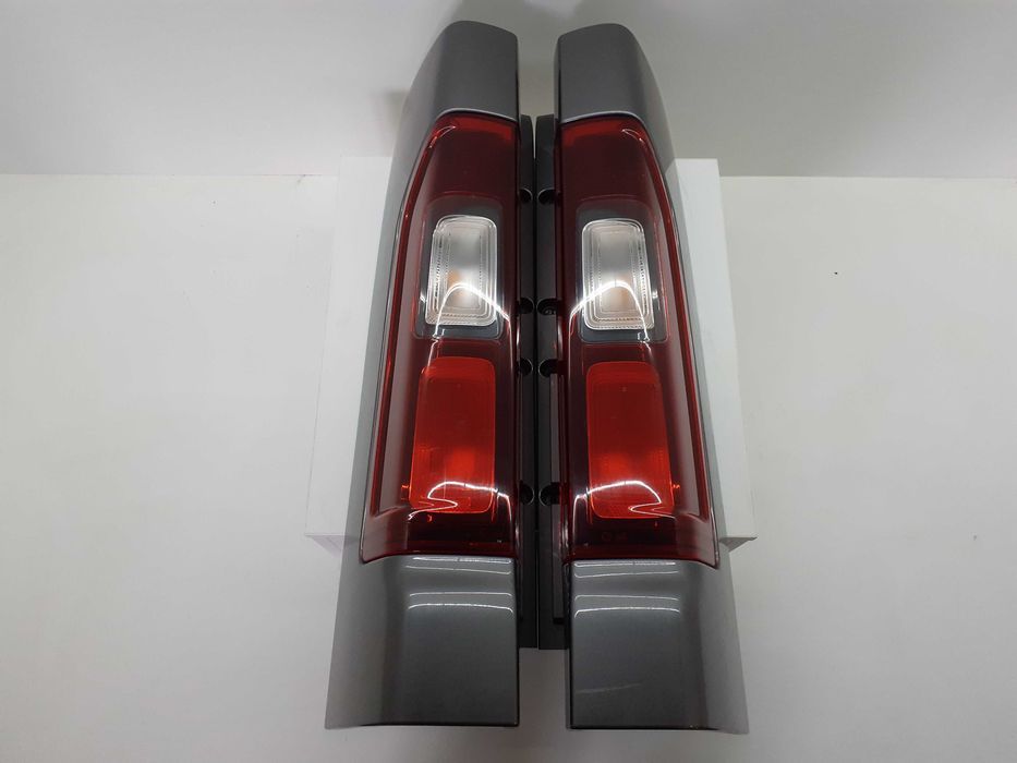 Lampy tylne Klapa Renault Trafic Opel Vivaro - Różne Kolory