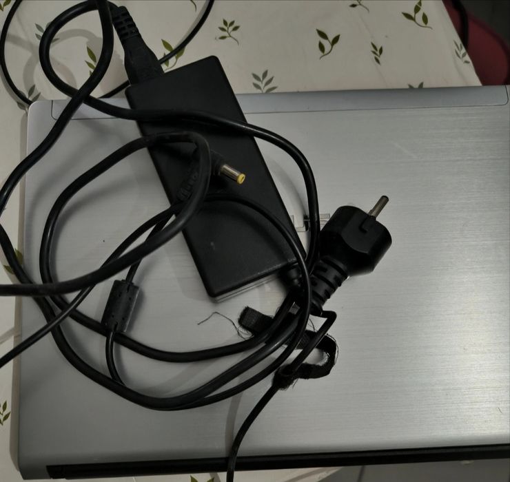 Asus 13.3 model UL30 V64563923843971120